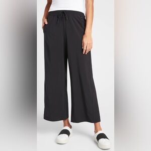ATHLETA Avenue Wide Leg Crop Pant / 8Petite Black NEW